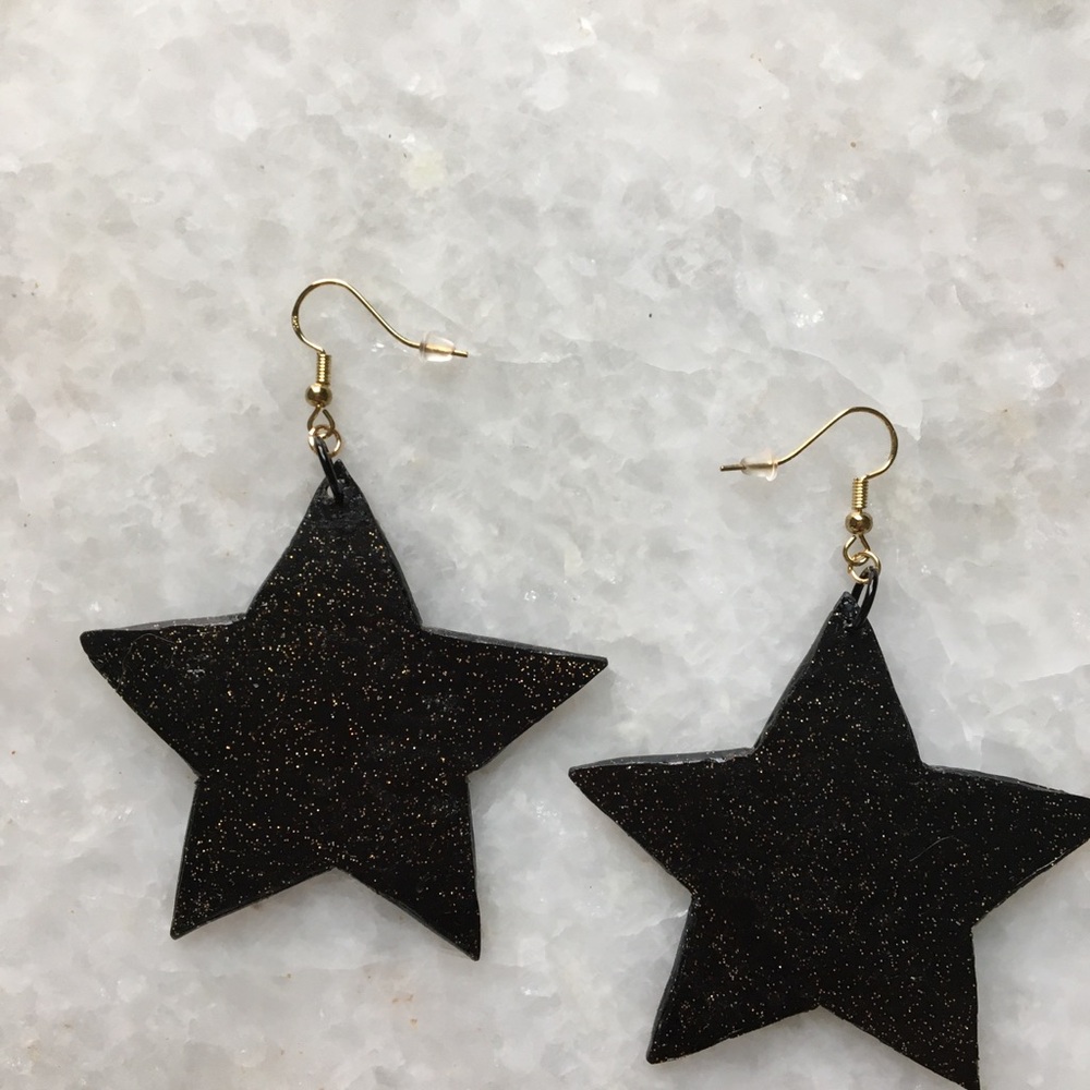 Large Black Stars with gold glitter accents handcrafted statement earrings ✨⭐️🖤 - Picture 9 of 13